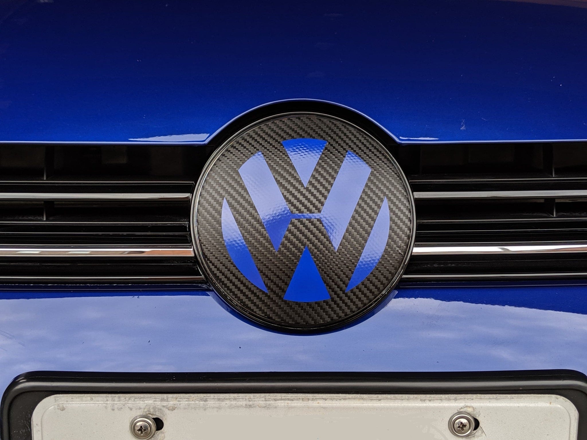 2022 (8th Gen) VW Golf-Frente VW w/ ACC Emblem Overlay - Original VW Design
