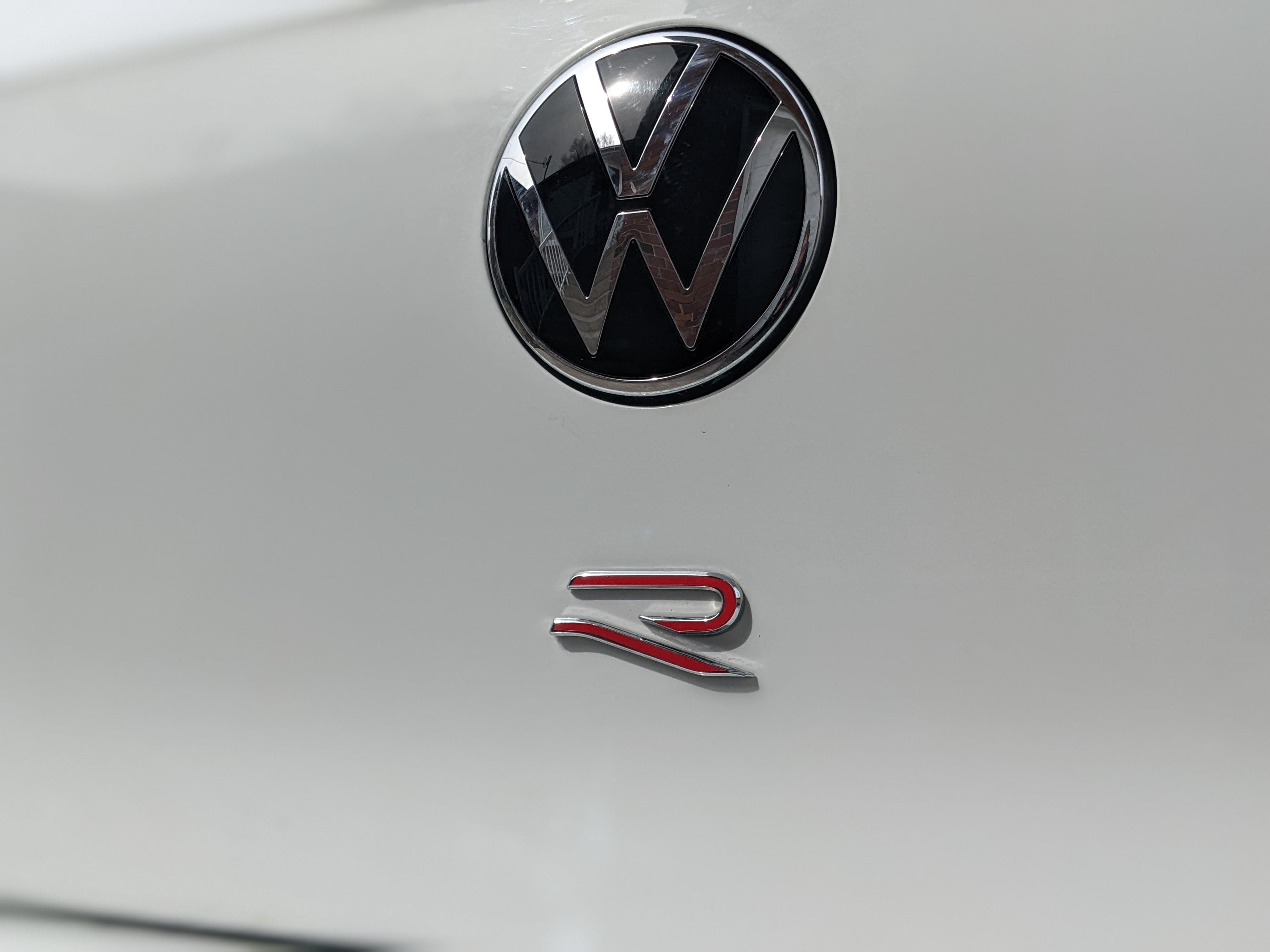 WM-2019_VW_MK8_Golf_R-RearREmblemVinylmodOverlay-red.jpg